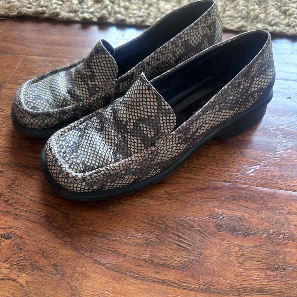 Tan Snake skin Kenneth Cole vintage  loafers